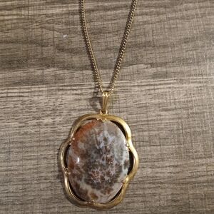 Elegant Gold and Brown Pendant Necklace